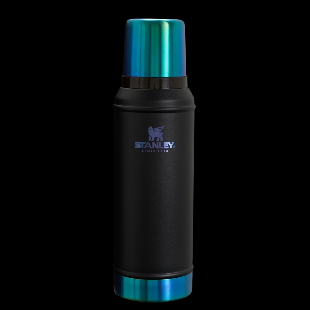 Huge ⬇️: 1.0 Quart Stanley Iridescent Black Classic Legendary Bottle